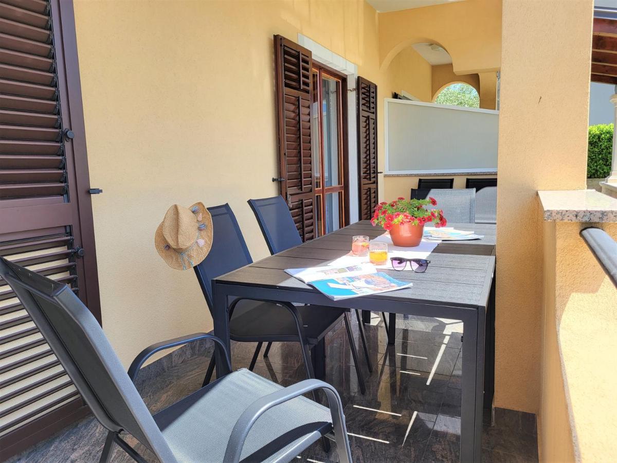 Cozy Apartment Mandula Vrsar Εξωτερικό φωτογραφία