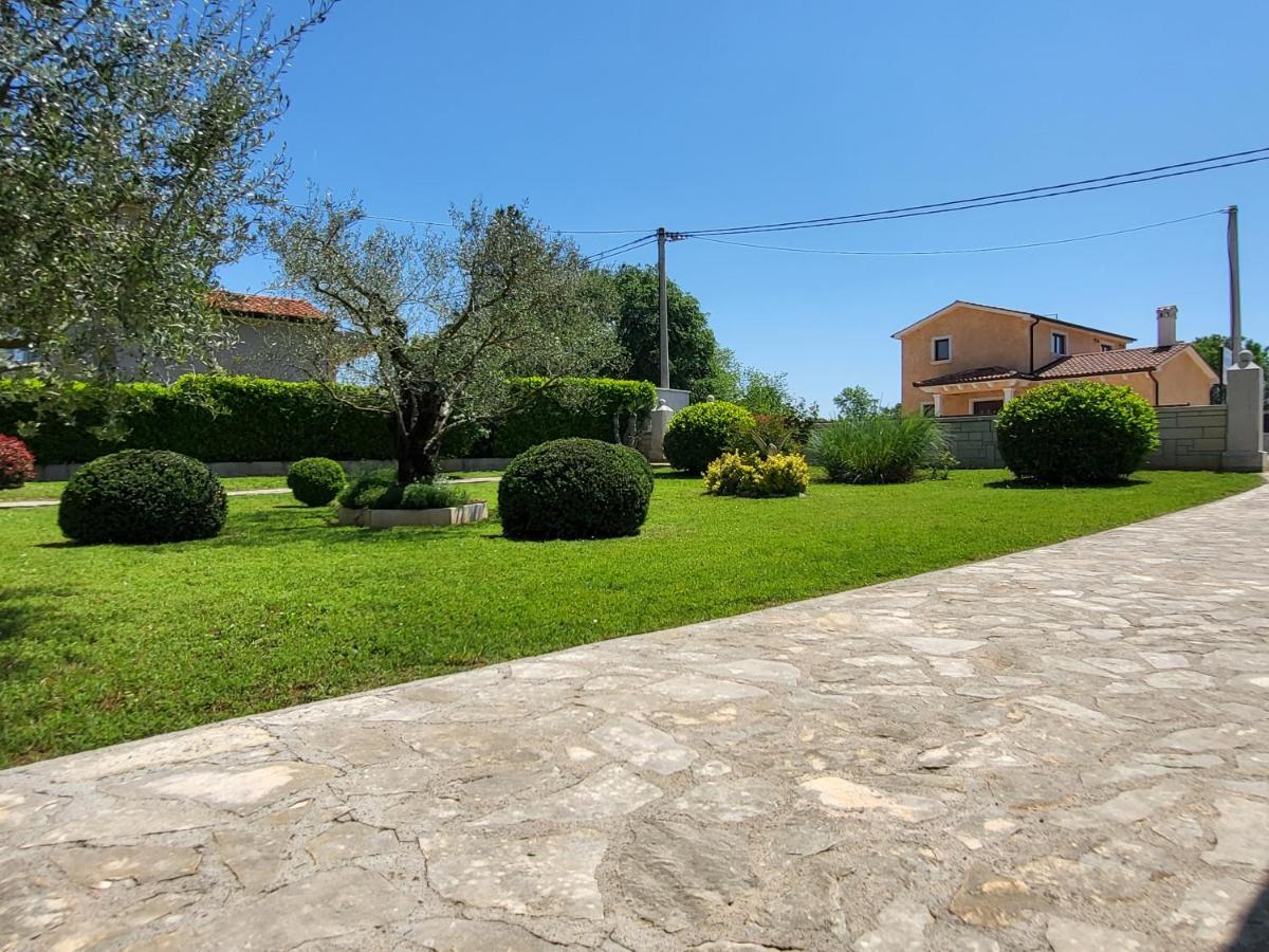 Cozy Apartment Mandula Vrsar Εξωτερικό φωτογραφία