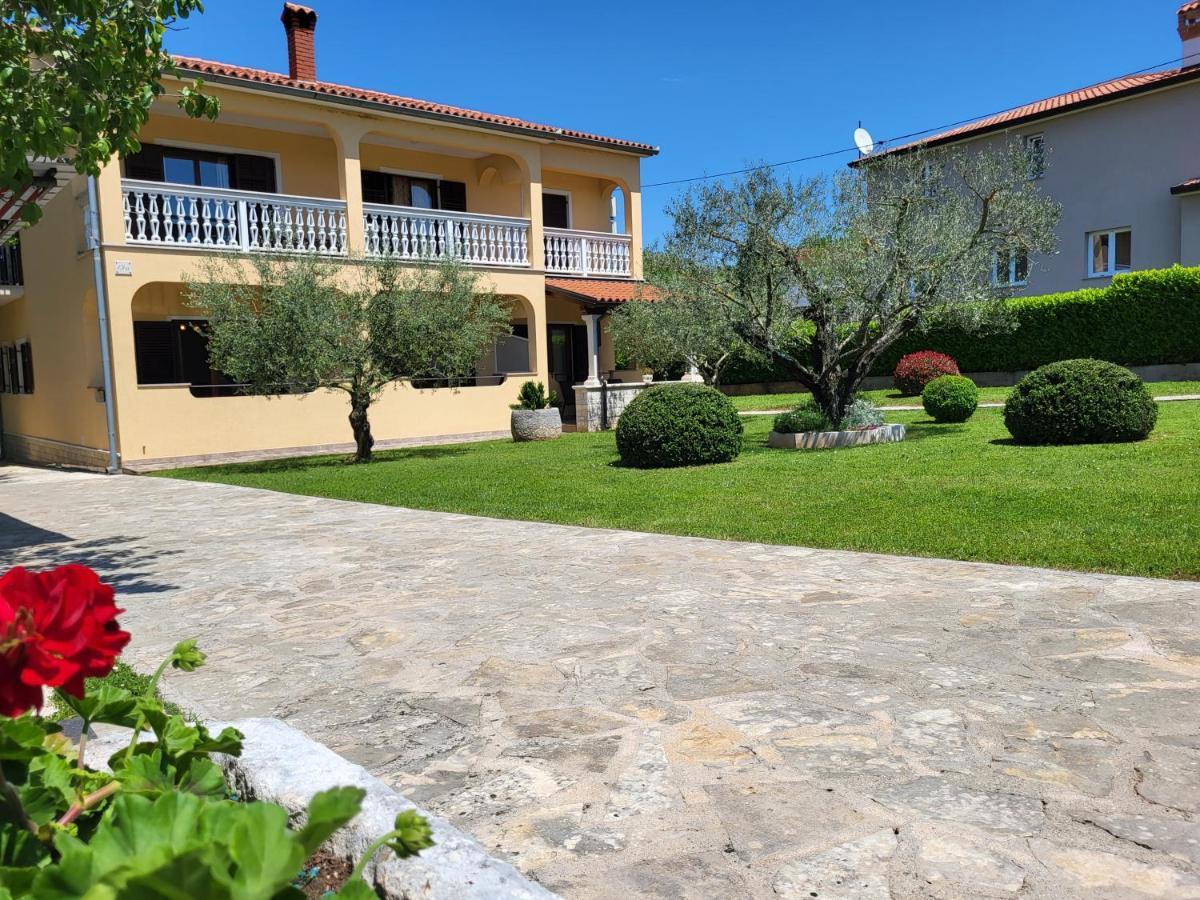 Cozy Apartment Mandula Vrsar Εξωτερικό φωτογραφία