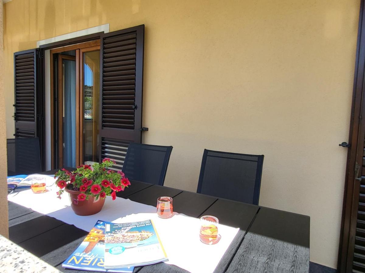Cozy Apartment Mandula Vrsar Εξωτερικό φωτογραφία
