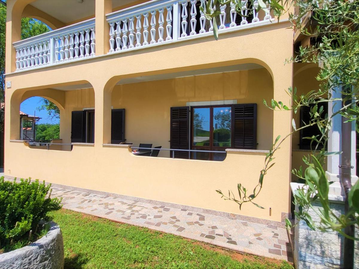 Cozy Apartment Mandula Vrsar Εξωτερικό φωτογραφία